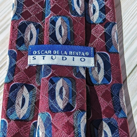 Oscar de la Renta Vintage Geometric Pattern Print Necktie in Retro Red and Blue - Picture 3 of 8
